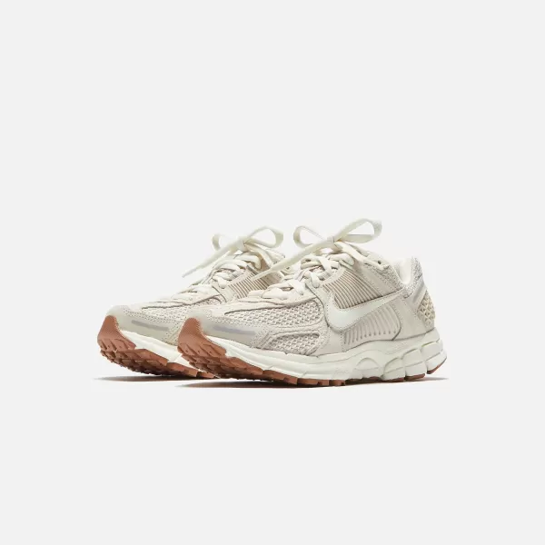 Wmns Zoom Vomero 5 | Nike New