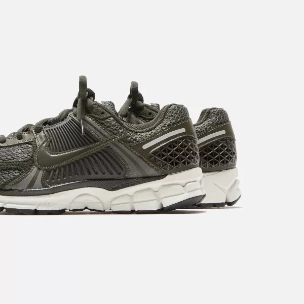 Wmns Zoom Vomero 5 | Nike Fashion