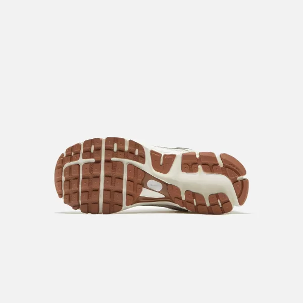 Wmns Zoom Vomero 5 | Nike New
